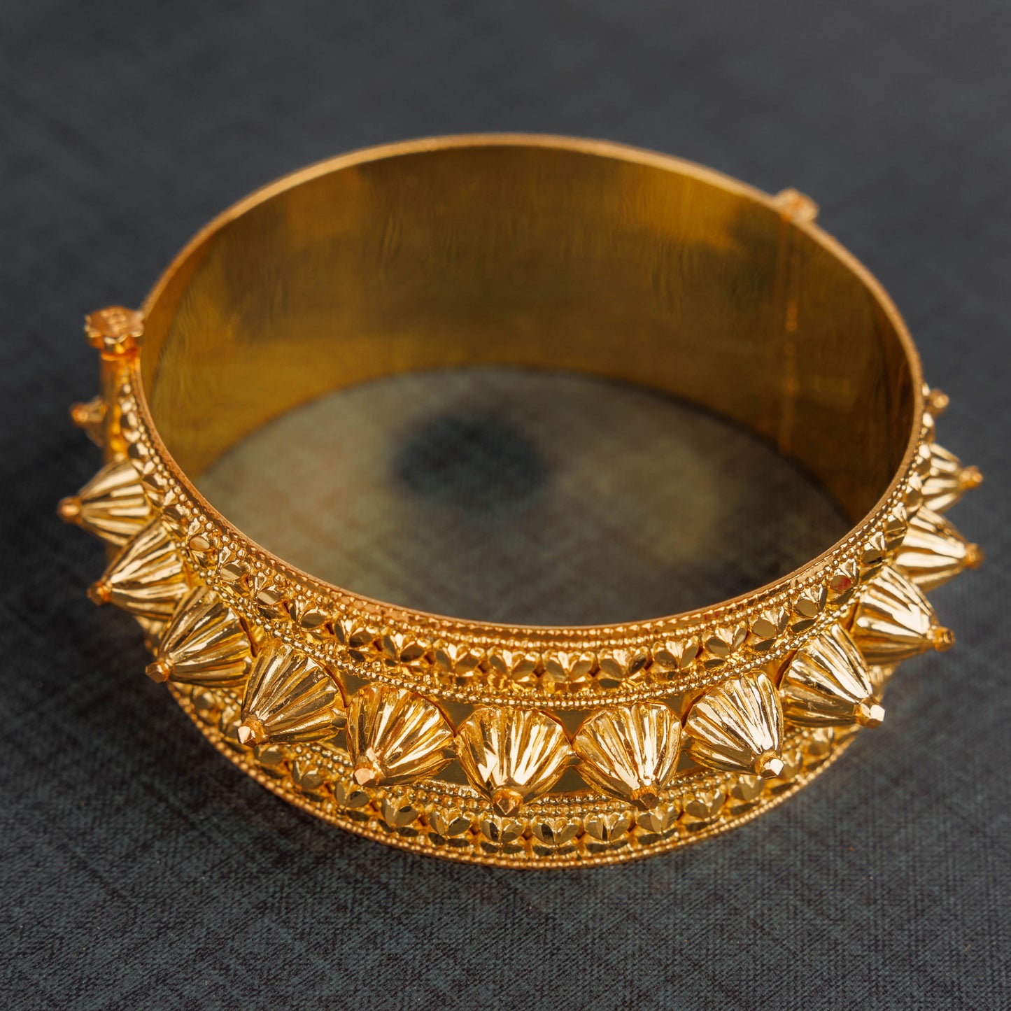 Mushawak Bangle (D6) - فضة ٩٢٥ ومطلي بالذهب